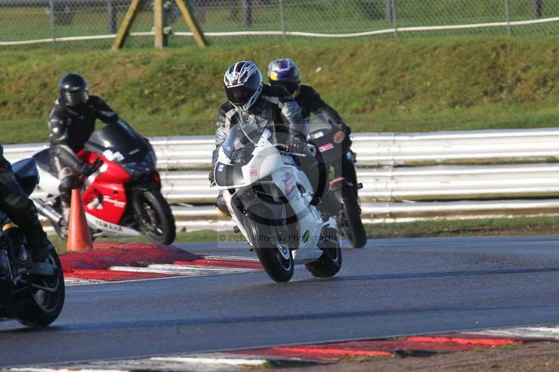 Motorcycle action photographs;Trackday digital images;event digital images;eventdigitalimages;no limits trackday;peter wileman photography;snetterton;snetterton circuit norfolk;snetterton photographs;trackday;trackday photos