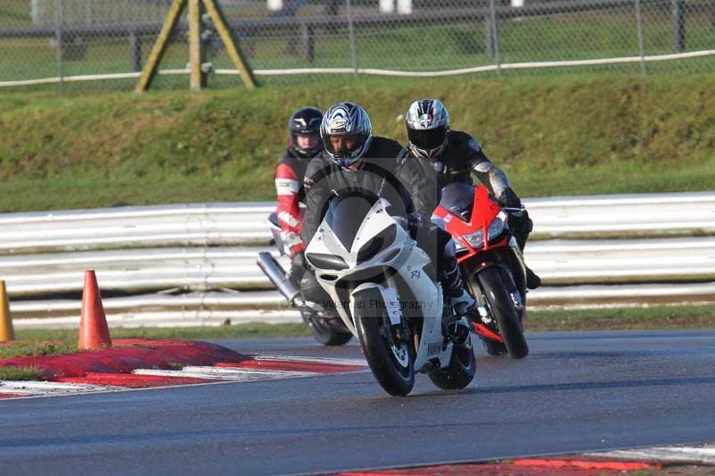 Motorcycle action photographs;Trackday digital images;event digital images;eventdigitalimages;no limits trackday;peter wileman photography;snetterton;snetterton circuit norfolk;snetterton photographs;trackday;trackday photos
