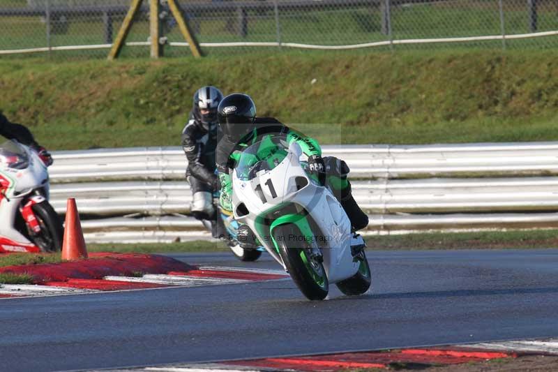 Motorcycle action photographs;Trackday digital images;event digital images;eventdigitalimages;no limits trackday;peter wileman photography;snetterton;snetterton circuit norfolk;snetterton photographs;trackday;trackday photos