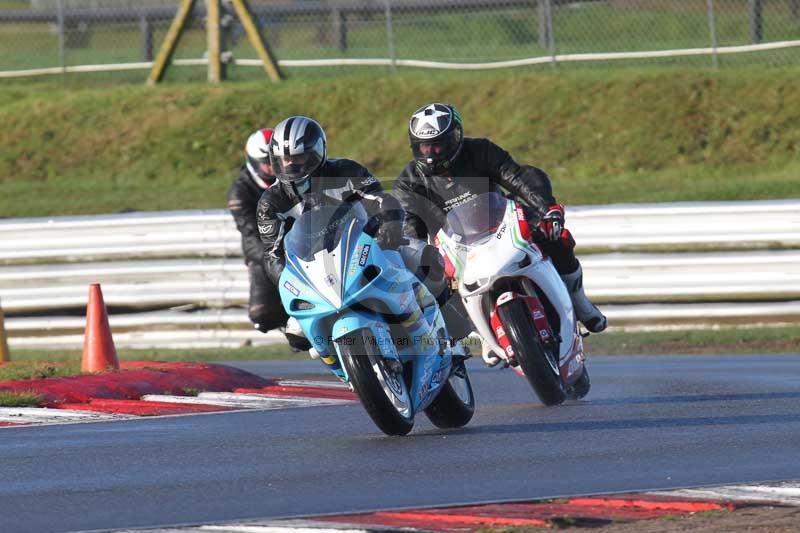 Motorcycle action photographs;Trackday digital images;event digital images;eventdigitalimages;no limits trackday;peter wileman photography;snetterton;snetterton circuit norfolk;snetterton photographs;trackday;trackday photos