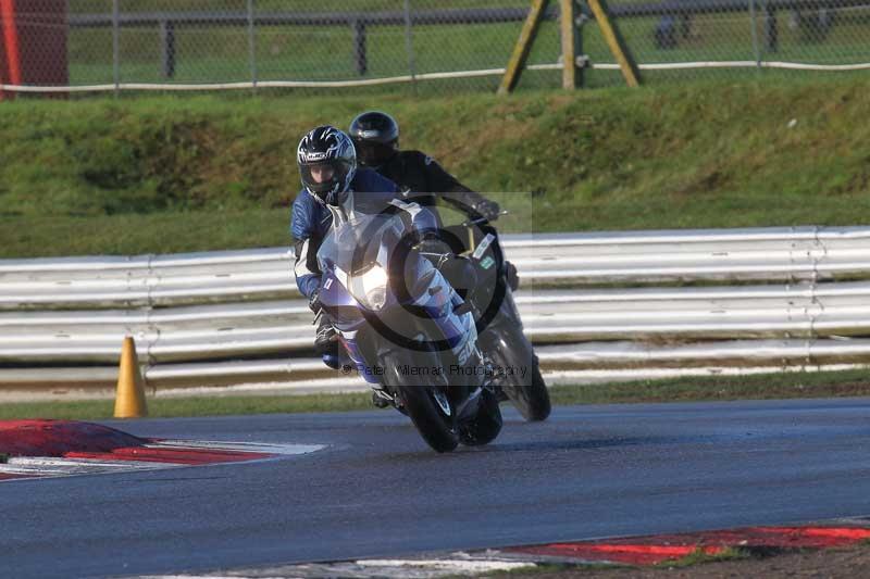 Motorcycle action photographs;Trackday digital images;event digital images;eventdigitalimages;no limits trackday;peter wileman photography;snetterton;snetterton circuit norfolk;snetterton photographs;trackday;trackday photos
