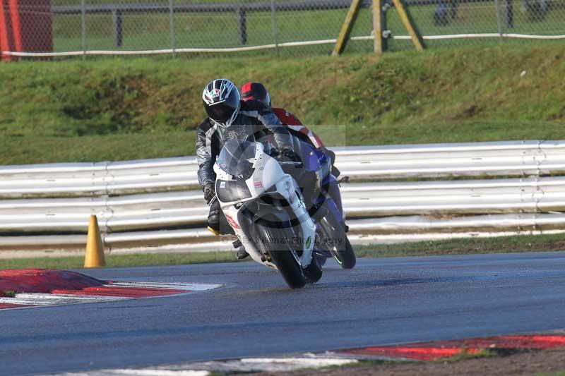 Motorcycle action photographs;Trackday digital images;event digital images;eventdigitalimages;no limits trackday;peter wileman photography;snetterton;snetterton circuit norfolk;snetterton photographs;trackday;trackday photos