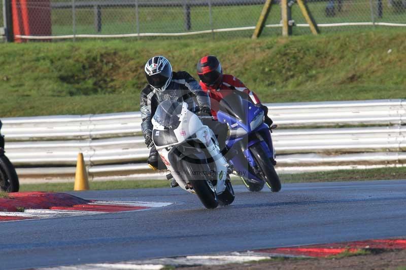 Motorcycle action photographs;Trackday digital images;event digital images;eventdigitalimages;no limits trackday;peter wileman photography;snetterton;snetterton circuit norfolk;snetterton photographs;trackday;trackday photos