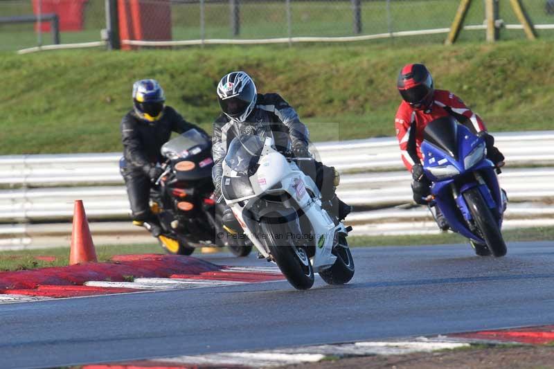 Motorcycle action photographs;Trackday digital images;event digital images;eventdigitalimages;no limits trackday;peter wileman photography;snetterton;snetterton circuit norfolk;snetterton photographs;trackday;trackday photos