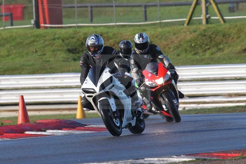 Motorcycle action photographs;Trackday digital images;event digital images;eventdigitalimages;no limits trackday;peter wileman photography;snetterton;snetterton circuit norfolk;snetterton photographs;trackday;trackday photos