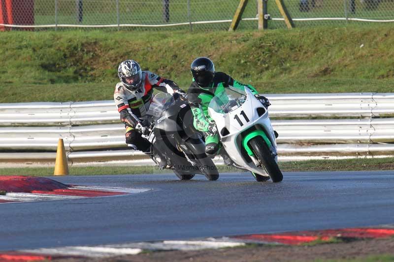 Motorcycle action photographs;Trackday digital images;event digital images;eventdigitalimages;no limits trackday;peter wileman photography;snetterton;snetterton circuit norfolk;snetterton photographs;trackday;trackday photos