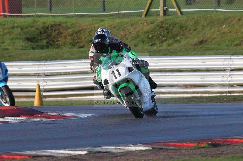 Motorcycle action photographs;Trackday digital images;event digital images;eventdigitalimages;no limits trackday;peter wileman photography;snetterton;snetterton circuit norfolk;snetterton photographs;trackday;trackday photos