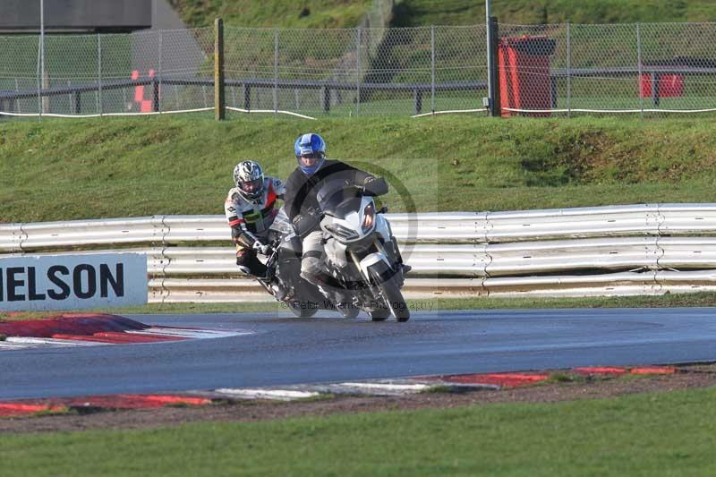 Motorcycle action photographs;Trackday digital images;event digital images;eventdigitalimages;no limits trackday;peter wileman photography;snetterton;snetterton circuit norfolk;snetterton photographs;trackday;trackday photos