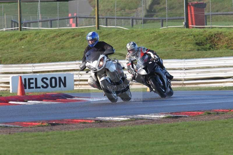 Motorcycle action photographs;Trackday digital images;event digital images;eventdigitalimages;no limits trackday;peter wileman photography;snetterton;snetterton circuit norfolk;snetterton photographs;trackday;trackday photos