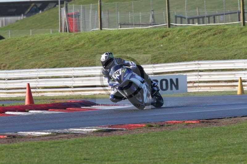 Motorcycle action photographs;Trackday digital images;event digital images;eventdigitalimages;no limits trackday;peter wileman photography;snetterton;snetterton circuit norfolk;snetterton photographs;trackday;trackday photos