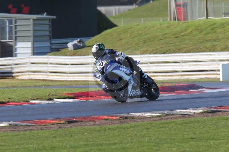 Motorcycle action photographs;Trackday digital images;event digital images;eventdigitalimages;no limits trackday;peter wileman photography;snetterton;snetterton circuit norfolk;snetterton photographs;trackday;trackday photos