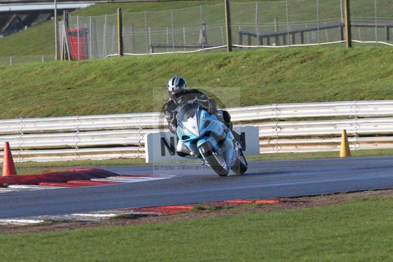 Motorcycle action photographs;Trackday digital images;event digital images;eventdigitalimages;no limits trackday;peter wileman photography;snetterton;snetterton circuit norfolk;snetterton photographs;trackday;trackday photos