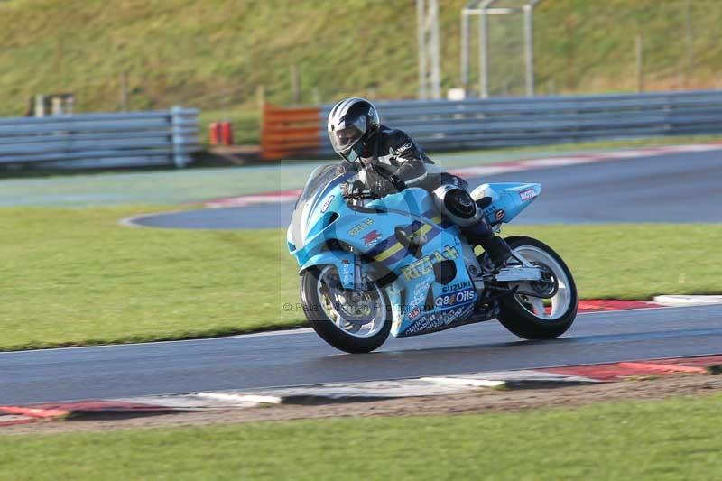Motorcycle action photographs;Trackday digital images;event digital images;eventdigitalimages;no limits trackday;peter wileman photography;snetterton;snetterton circuit norfolk;snetterton photographs;trackday;trackday photos