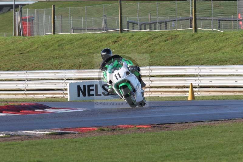 Motorcycle action photographs;Trackday digital images;event digital images;eventdigitalimages;no limits trackday;peter wileman photography;snetterton;snetterton circuit norfolk;snetterton photographs;trackday;trackday photos