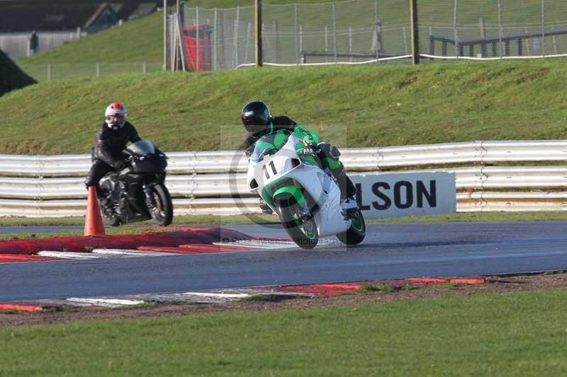 Motorcycle action photographs;Trackday digital images;event digital images;eventdigitalimages;no limits trackday;peter wileman photography;snetterton;snetterton circuit norfolk;snetterton photographs;trackday;trackday photos