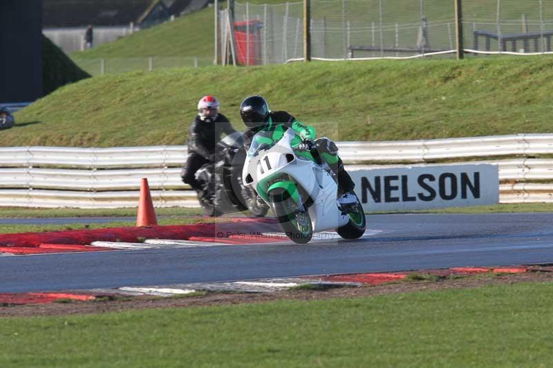 Motorcycle action photographs;Trackday digital images;event digital images;eventdigitalimages;no limits trackday;peter wileman photography;snetterton;snetterton circuit norfolk;snetterton photographs;trackday;trackday photos