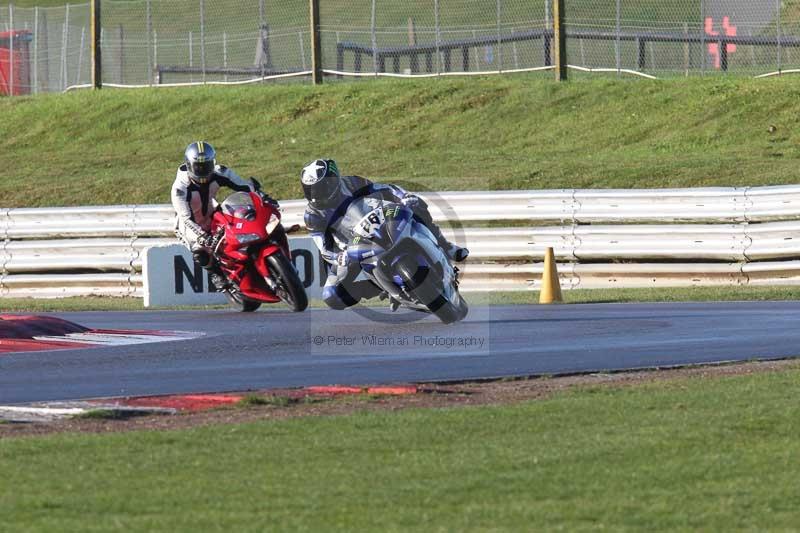 Motorcycle action photographs;Trackday digital images;event digital images;eventdigitalimages;no limits trackday;peter wileman photography;snetterton;snetterton circuit norfolk;snetterton photographs;trackday;trackday photos