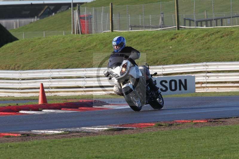 Motorcycle action photographs;Trackday digital images;event digital images;eventdigitalimages;no limits trackday;peter wileman photography;snetterton;snetterton circuit norfolk;snetterton photographs;trackday;trackday photos