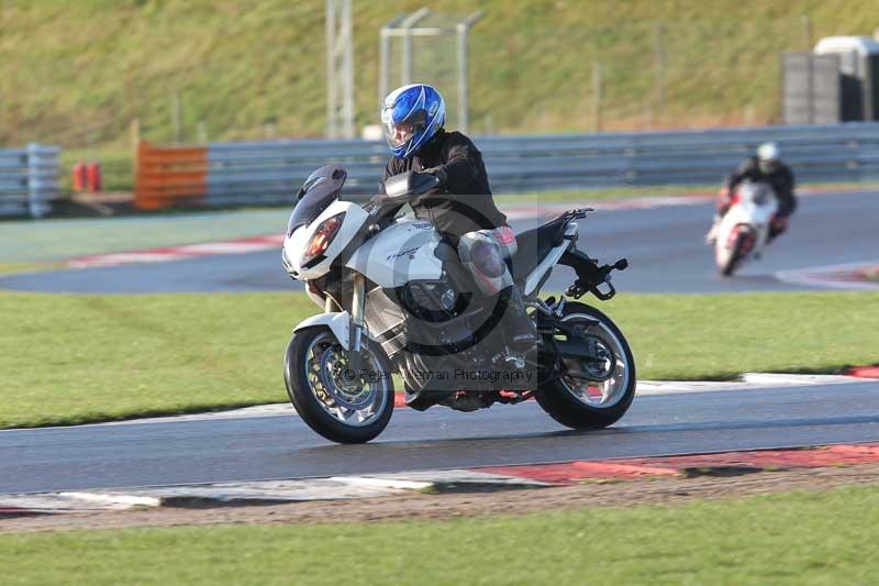 Motorcycle action photographs;Trackday digital images;event digital images;eventdigitalimages;no limits trackday;peter wileman photography;snetterton;snetterton circuit norfolk;snetterton photographs;trackday;trackday photos