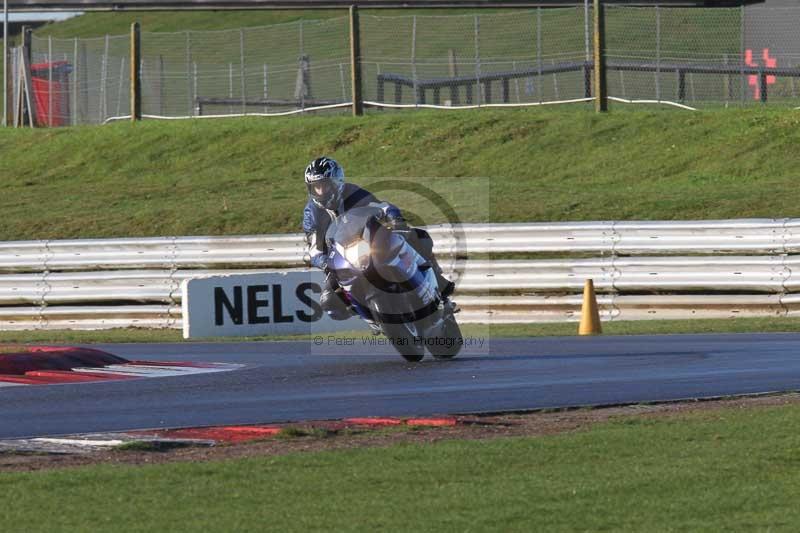 Motorcycle action photographs;Trackday digital images;event digital images;eventdigitalimages;no limits trackday;peter wileman photography;snetterton;snetterton circuit norfolk;snetterton photographs;trackday;trackday photos