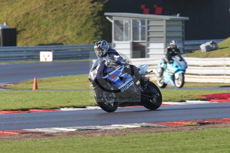 Motorcycle action photographs;Trackday digital images;event digital images;eventdigitalimages;no limits trackday;peter wileman photography;snetterton;snetterton circuit norfolk;snetterton photographs;trackday;trackday photos