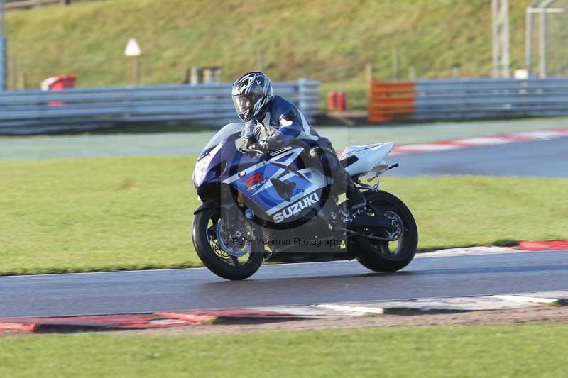 Motorcycle action photographs;Trackday digital images;event digital images;eventdigitalimages;no limits trackday;peter wileman photography;snetterton;snetterton circuit norfolk;snetterton photographs;trackday;trackday photos