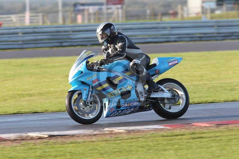 Motorcycle action photographs;Trackday digital images;event digital images;eventdigitalimages;no limits trackday;peter wileman photography;snetterton;snetterton circuit norfolk;snetterton photographs;trackday;trackday photos