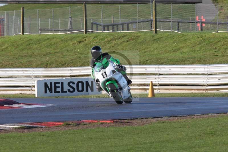 Motorcycle action photographs;Trackday digital images;event digital images;eventdigitalimages;no limits trackday;peter wileman photography;snetterton;snetterton circuit norfolk;snetterton photographs;trackday;trackday photos