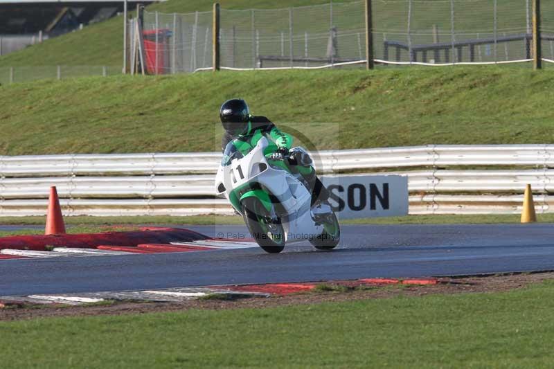Motorcycle action photographs;Trackday digital images;event digital images;eventdigitalimages;no limits trackday;peter wileman photography;snetterton;snetterton circuit norfolk;snetterton photographs;trackday;trackday photos