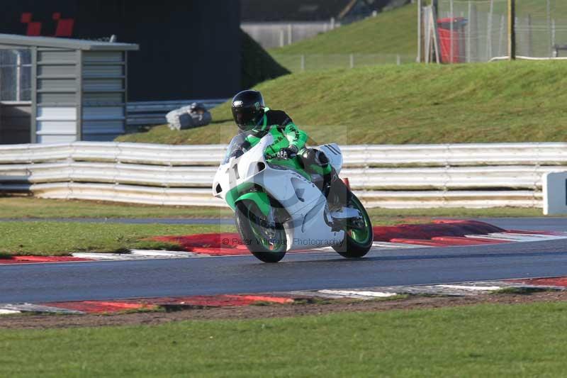 Motorcycle action photographs;Trackday digital images;event digital images;eventdigitalimages;no limits trackday;peter wileman photography;snetterton;snetterton circuit norfolk;snetterton photographs;trackday;trackday photos