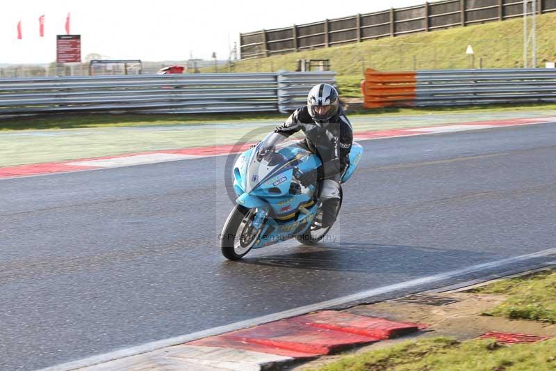Motorcycle action photographs;Trackday digital images;event digital images;eventdigitalimages;no limits trackday;peter wileman photography;snetterton;snetterton circuit norfolk;snetterton photographs;trackday;trackday photos