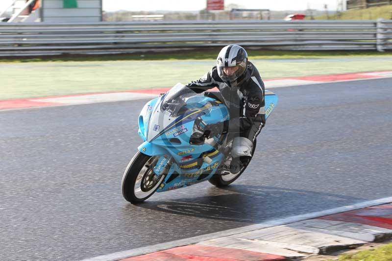 Motorcycle action photographs;Trackday digital images;event digital images;eventdigitalimages;no limits trackday;peter wileman photography;snetterton;snetterton circuit norfolk;snetterton photographs;trackday;trackday photos