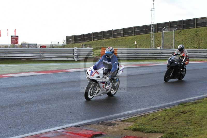 Motorcycle action photographs;Trackday digital images;event digital images;eventdigitalimages;no limits trackday;peter wileman photography;snetterton;snetterton circuit norfolk;snetterton photographs;trackday;trackday photos