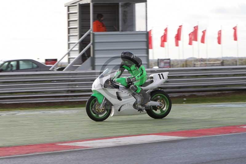 Motorcycle action photographs;Trackday digital images;event digital images;eventdigitalimages;no limits trackday;peter wileman photography;snetterton;snetterton circuit norfolk;snetterton photographs;trackday;trackday photos