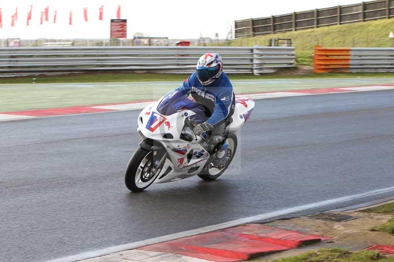 Motorcycle action photographs;Trackday digital images;event digital images;eventdigitalimages;no limits trackday;peter wileman photography;snetterton;snetterton circuit norfolk;snetterton photographs;trackday;trackday photos