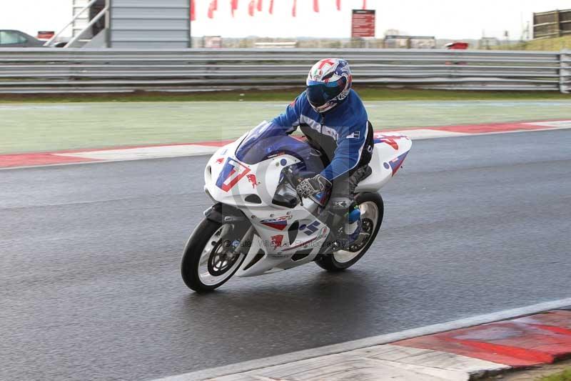 Motorcycle action photographs;Trackday digital images;event digital images;eventdigitalimages;no limits trackday;peter wileman photography;snetterton;snetterton circuit norfolk;snetterton photographs;trackday;trackday photos