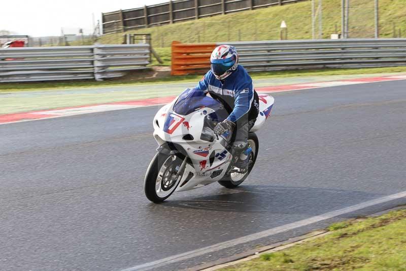 Motorcycle action photographs;Trackday digital images;event digital images;eventdigitalimages;no limits trackday;peter wileman photography;snetterton;snetterton circuit norfolk;snetterton photographs;trackday;trackday photos