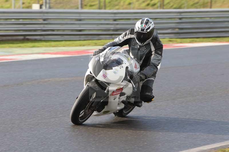 Motorcycle action photographs;Trackday digital images;event digital images;eventdigitalimages;no limits trackday;peter wileman photography;snetterton;snetterton circuit norfolk;snetterton photographs;trackday;trackday photos