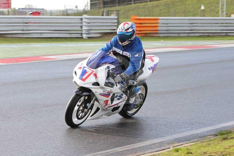 Motorcycle action photographs;Trackday digital images;event digital images;eventdigitalimages;no limits trackday;peter wileman photography;snetterton;snetterton circuit norfolk;snetterton photographs;trackday;trackday photos