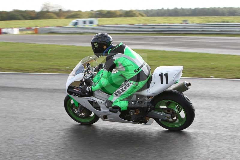 Motorcycle action photographs;Trackday digital images;event digital images;eventdigitalimages;no limits trackday;peter wileman photography;snetterton;snetterton circuit norfolk;snetterton photographs;trackday;trackday photos