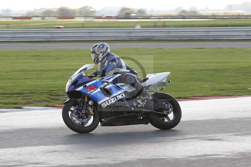 Motorcycle action photographs;Trackday digital images;event digital images;eventdigitalimages;no limits trackday;peter wileman photography;snetterton;snetterton circuit norfolk;snetterton photographs;trackday;trackday photos