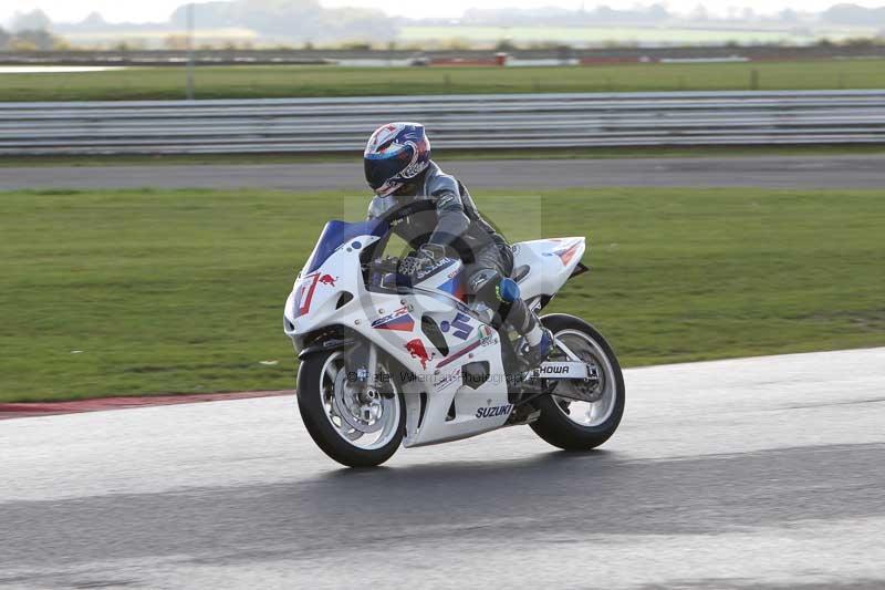 Motorcycle action photographs;Trackday digital images;event digital images;eventdigitalimages;no limits trackday;peter wileman photography;snetterton;snetterton circuit norfolk;snetterton photographs;trackday;trackday photos