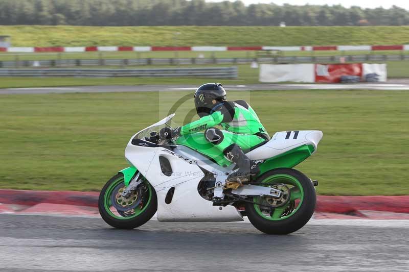 Motorcycle action photographs;Trackday digital images;event digital images;eventdigitalimages;no limits trackday;peter wileman photography;snetterton;snetterton circuit norfolk;snetterton photographs;trackday;trackday photos