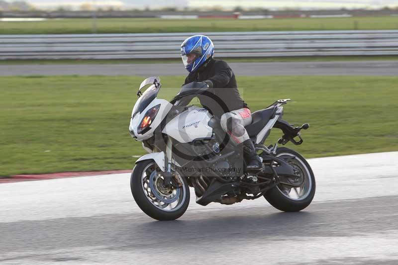 Motorcycle action photographs;Trackday digital images;event digital images;eventdigitalimages;no limits trackday;peter wileman photography;snetterton;snetterton circuit norfolk;snetterton photographs;trackday;trackday photos