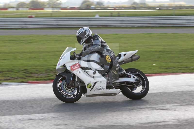 Motorcycle action photographs;Trackday digital images;event digital images;eventdigitalimages;no limits trackday;peter wileman photography;snetterton;snetterton circuit norfolk;snetterton photographs;trackday;trackday photos