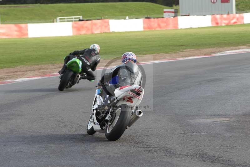 Motorcycle action photographs;Trackday digital images;event digital images;eventdigitalimages;no limits trackday;peter wileman photography;snetterton;snetterton circuit norfolk;snetterton photographs;trackday;trackday photos