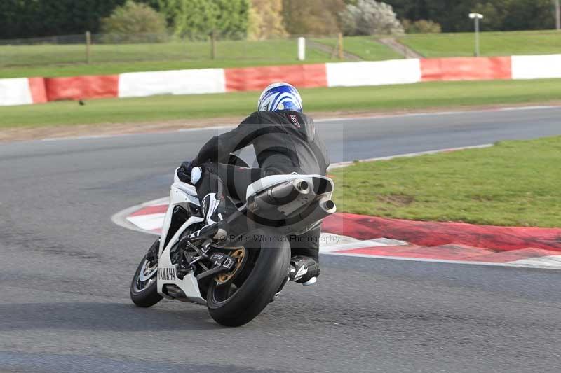 Motorcycle action photographs;Trackday digital images;event digital images;eventdigitalimages;no limits trackday;peter wileman photography;snetterton;snetterton circuit norfolk;snetterton photographs;trackday;trackday photos