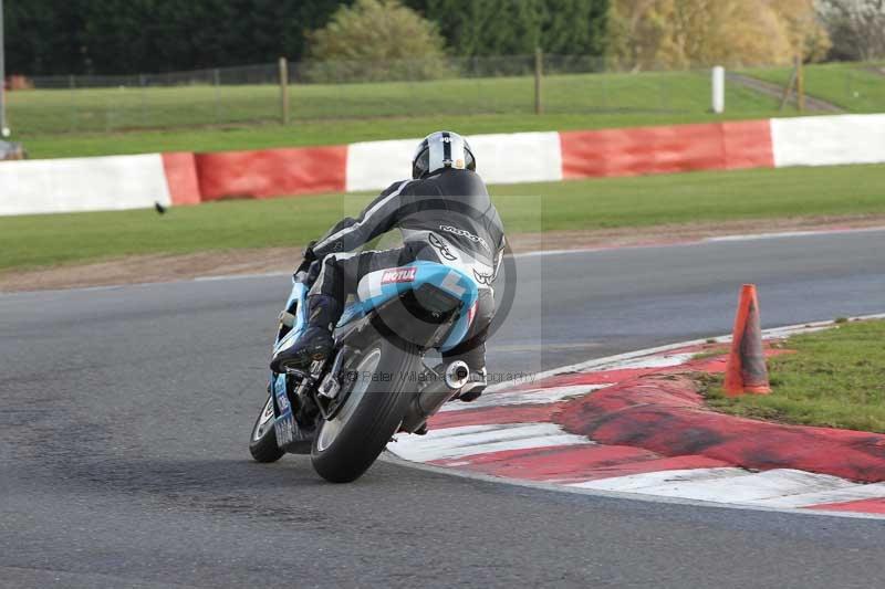 Motorcycle action photographs;Trackday digital images;event digital images;eventdigitalimages;no limits trackday;peter wileman photography;snetterton;snetterton circuit norfolk;snetterton photographs;trackday;trackday photos