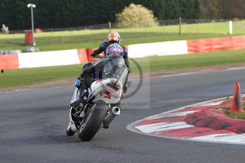 Motorcycle action photographs;Trackday digital images;event digital images;eventdigitalimages;no limits trackday;peter wileman photography;snetterton;snetterton circuit norfolk;snetterton photographs;trackday;trackday photos