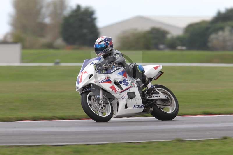 Motorcycle action photographs;Trackday digital images;event digital images;eventdigitalimages;no limits trackday;peter wileman photography;snetterton;snetterton circuit norfolk;snetterton photographs;trackday;trackday photos